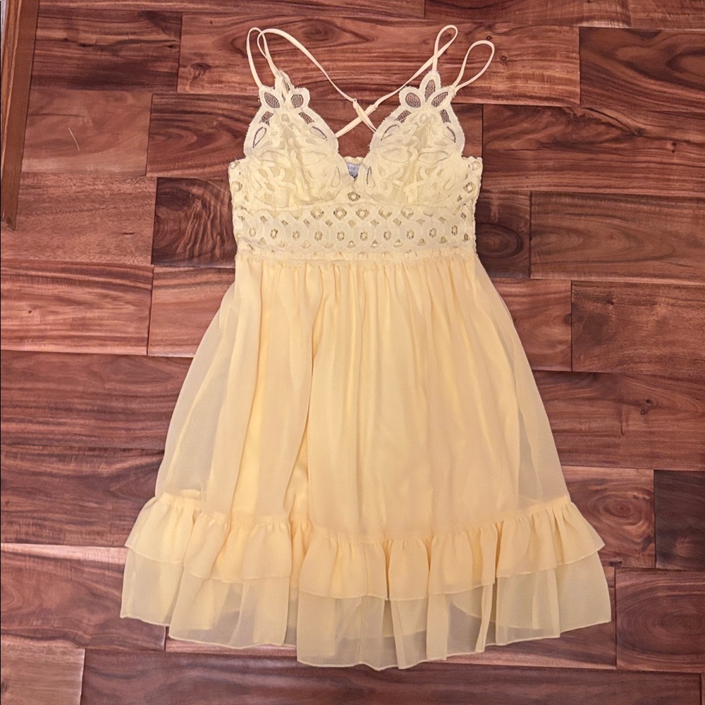Love Tree Yellow Lace and Chiffon Dress